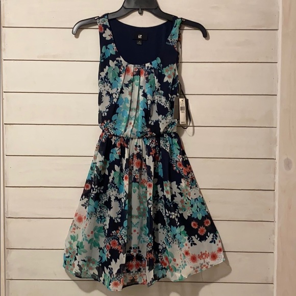 Iz Byer Dresses & Skirts - NWT Cute Flowered Dress